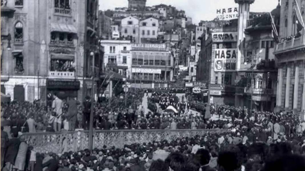 Arşivden çıkan kareler duygulandırdı: Atatürk’ün son yolculuğu adım adım görüntülendi 1